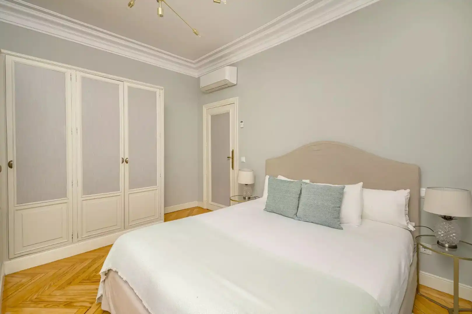 Bedroom of Flat for rent in Madrid  with Air Conditioner, Heating and Terrace