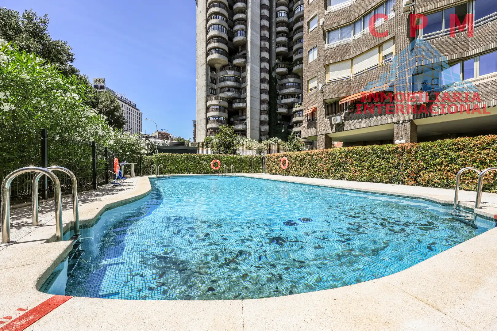 Schwimmbecken von Wohnung zur Miete in Madrid mit Klimaanlage, Heizung und Parkett