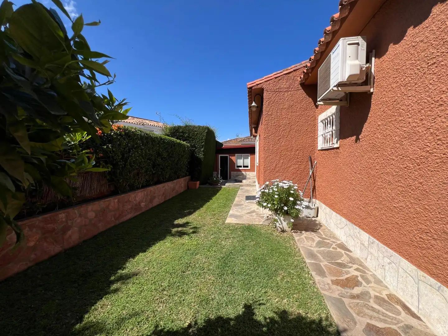 Jardí de Casa o xalet en venda en Alhaurín de la Torre amb Aire condicionat, Jardí privat i Terrassa