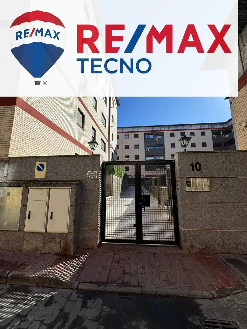Außenansicht von Wohnung zum Verkauf in Ocaña mit Terrasse, Abstellraum und Gemeinschaftspool