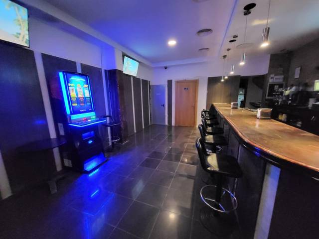 Local comercial en Venta en Los Guindos - Parque Mediterráneo - Santa Paula