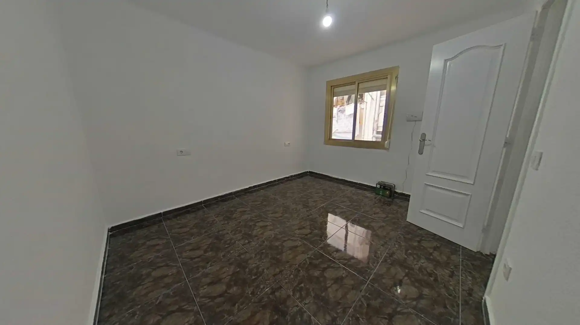 Piso en venta en L'Hospitalet de Llobregat con Calefacción y Amueblado