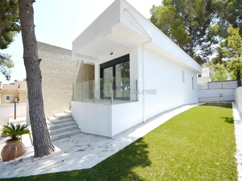 Chalet con piscina en venta en Los Balcones - Los Altos, imagen 22