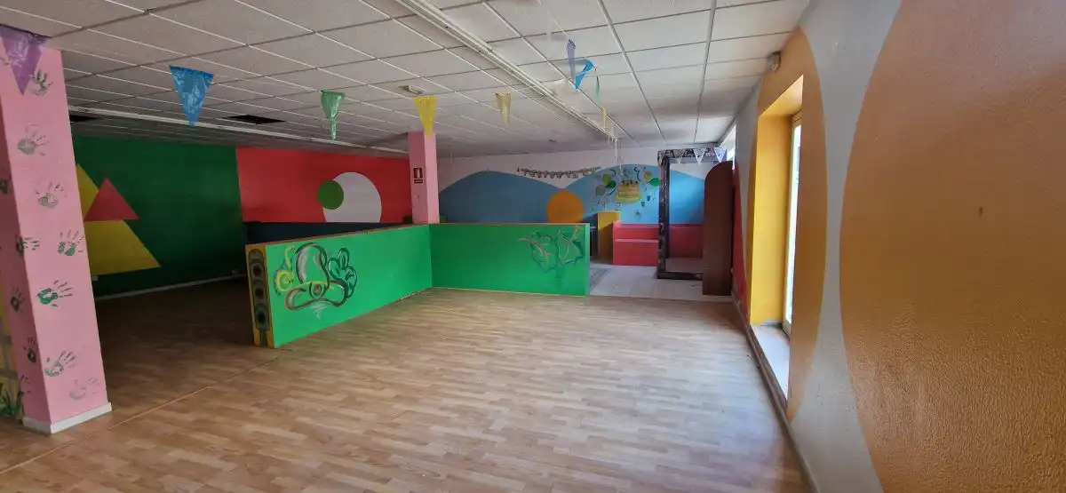Business premises for sale in Carrer de la Lluna, imagen 2