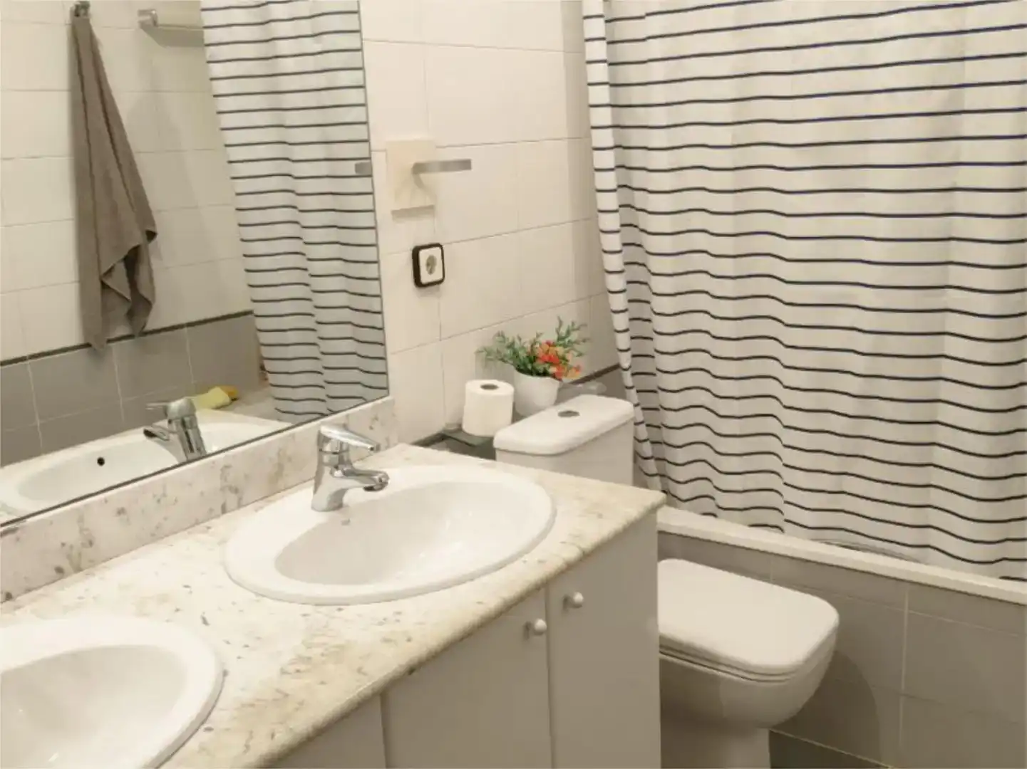 Bathroom of Flat for sale in Terrassa  with Balcony