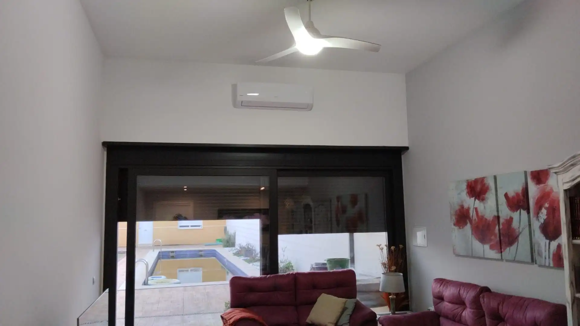 Sala d'estar de Casa o xalet en venda en Carrión de Calatrava amb Jardí privat, Terrassa i Piscina