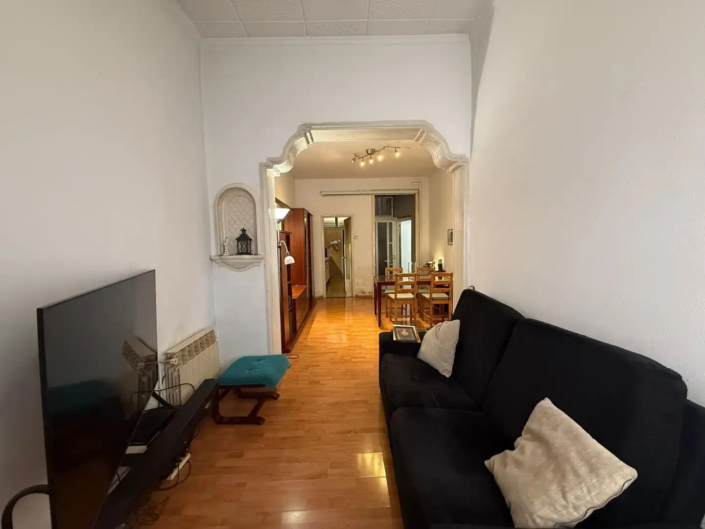 Wohnzimmer von Einfamilien-Reihenhaus zum Verkauf in Sabadell mit Terrasse, Abstellraum und Ofen
