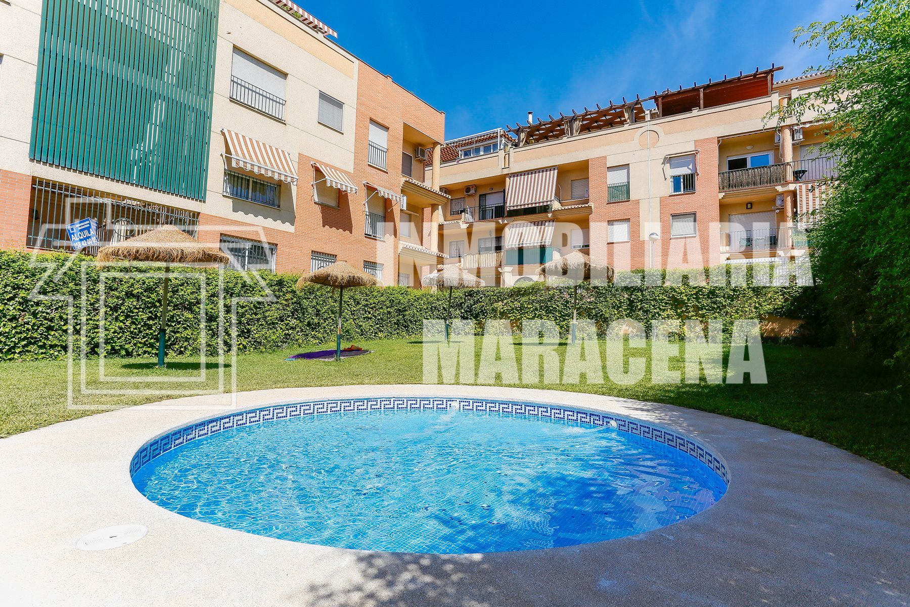 Vista exterior de Pis en venda en Maracena amb Calefacció, Terrassa i Piscina