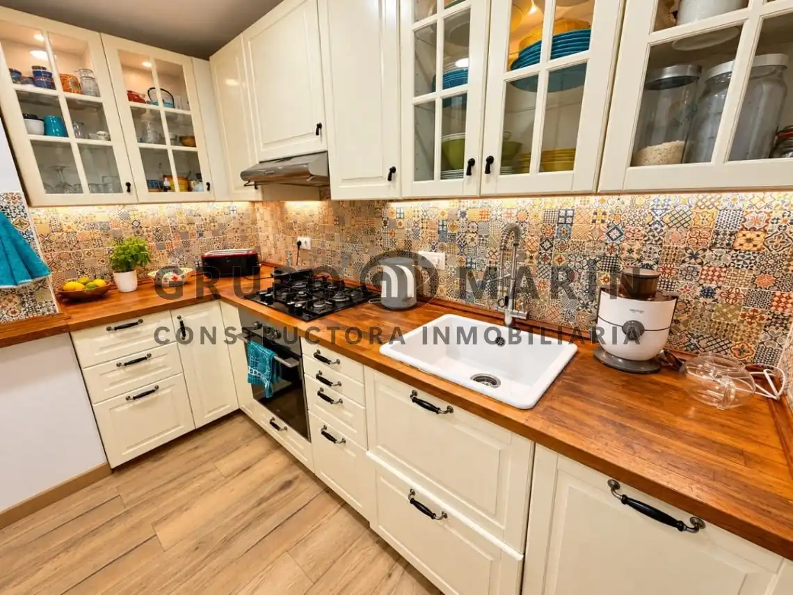 Flat with pool for sale in Avinguda Vila de Madrid, imagen 8