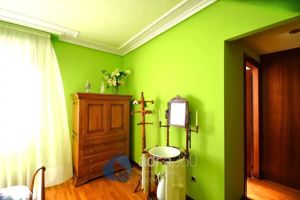 Habitación de Casa adosada en venta en Lardero con Calefacción, Terraza y Trastero