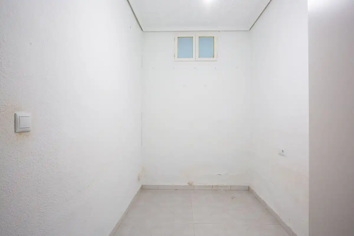 Erdgeschoss zum Verkauf in Sagunto / Sagunt mit Heizung, Terrasse und Abstellraum