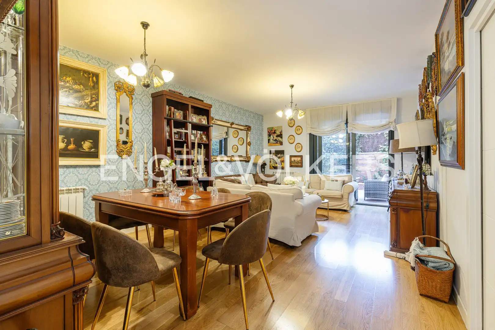 Dining room of Flat for sale in Zona Monte El Pilar