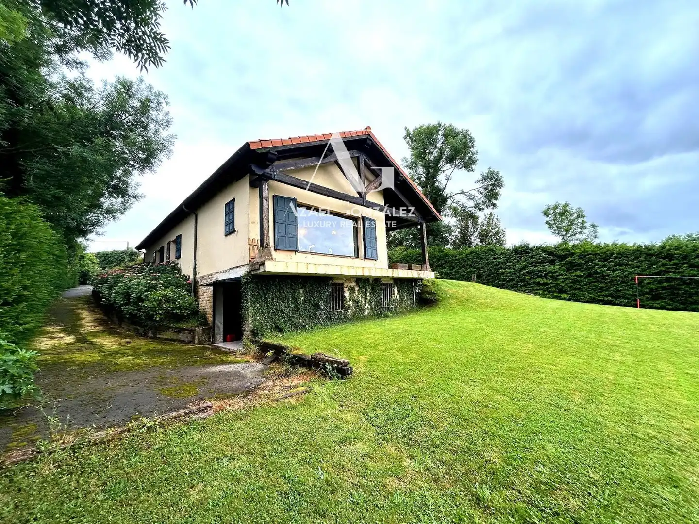 Vista exterior de Casa o xalet en venda en Entrambasaguas amb Calefacció, Jardí privat i Traster