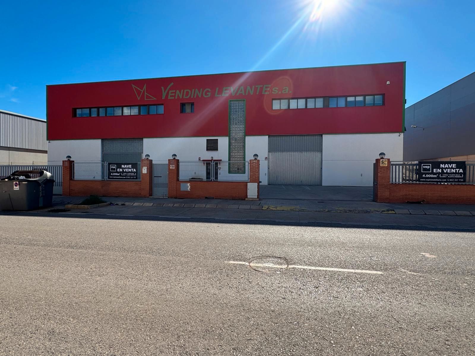 Vista exterior de Nave industrial en venta en Moncada con Alarma