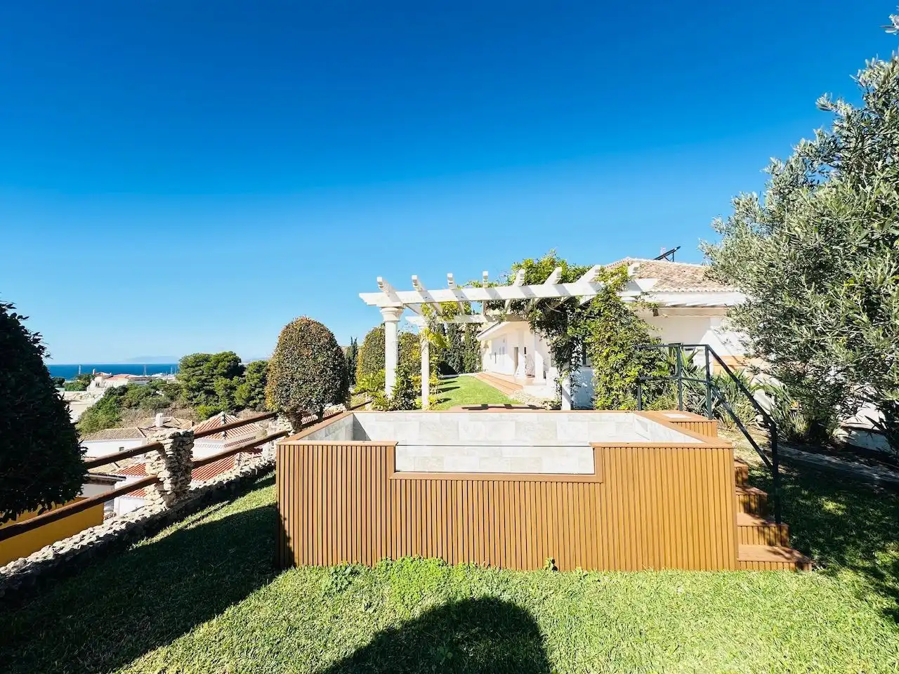 Terrassa de Casa o xalet en venda en Torrox amb Aire condicionat, Jardí privat i Traster