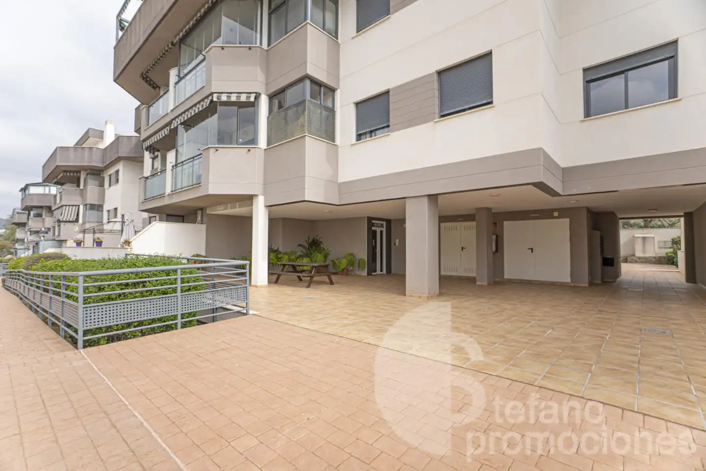 Terrasse von Erdgeschoss zum Verkauf in Málaga mit Klimaanlage, Privatgarten und Parkett