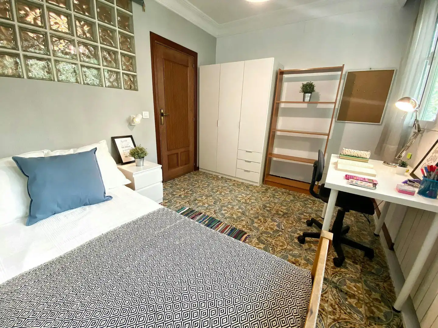 Habitación de Piso de alquiler en Madrid con Amueblado, Lavadora y TV