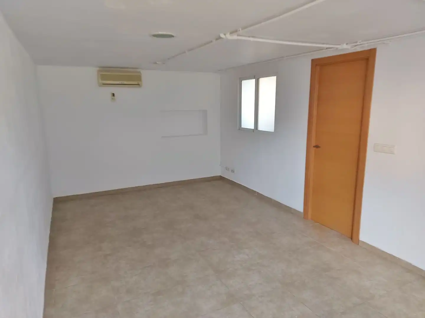 Houses for sale in La Pobla de Vallbona  with Air Conditioner, Heating and Private garden