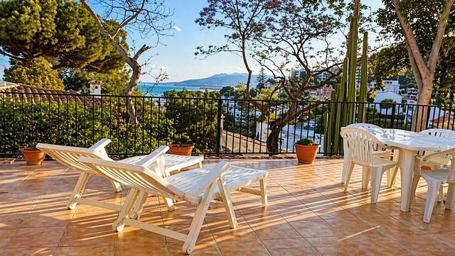 Casa-chalet en Venta en Calle Calle Fernández Shaw en Pedregalejo - Morlaco