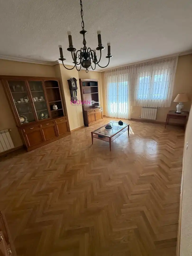 Sala d'estar de Pis en venda en San Agustín del Guadalix amb Aire condicionat, Calefacció i Parquet
