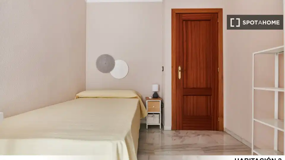 Dormitori de Pis de lloguer en Sevilla amb Aire condicionat, Calefacció i Moblat