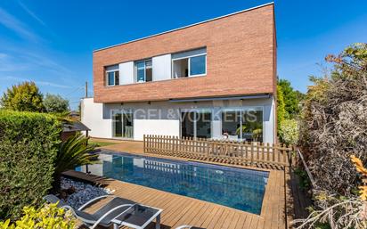 Vista exterior de Casa o xalet en venda en Castellbisbal amb Aire condicionat, Calefacció i Jardí privat