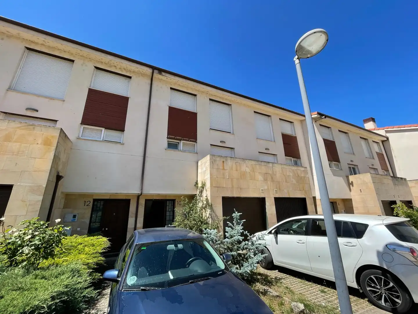 Vista exterior de Casa adosada en venta en San Leonardo de Yagüe con Calefacción, Jardín privado y Parquet