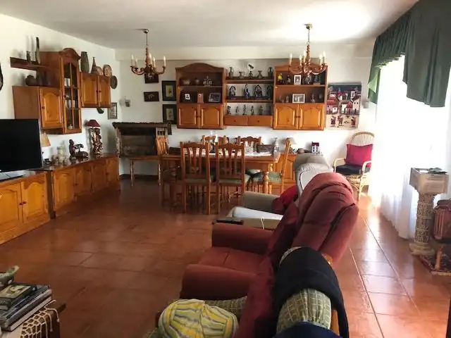 Sala de estar de Casa o chalet en venta en Llanera con Calefacción, Jardín privado y Parquet