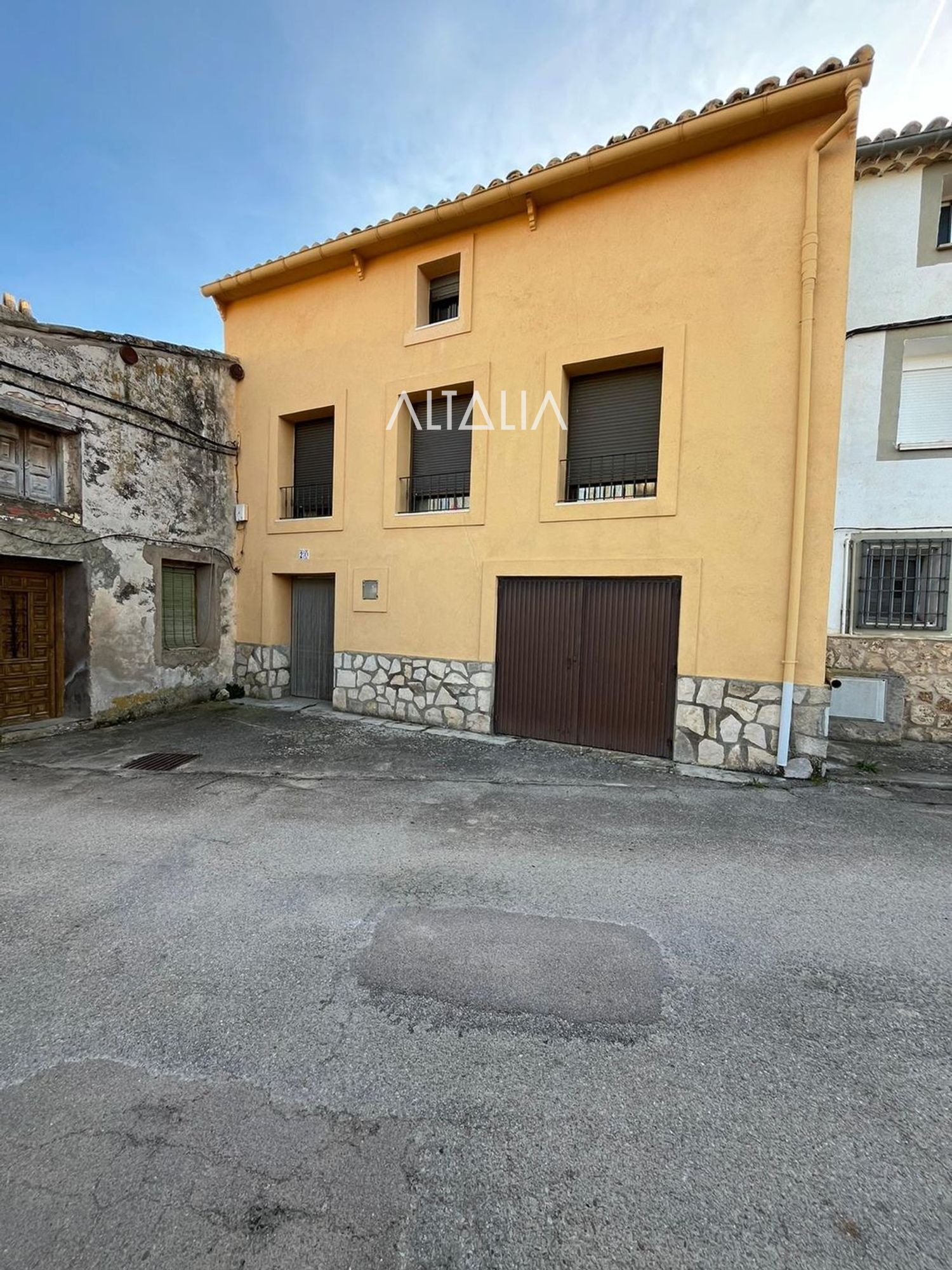 Vista exterior de Casa adosada en venda en La Frontera   amb Terrassa