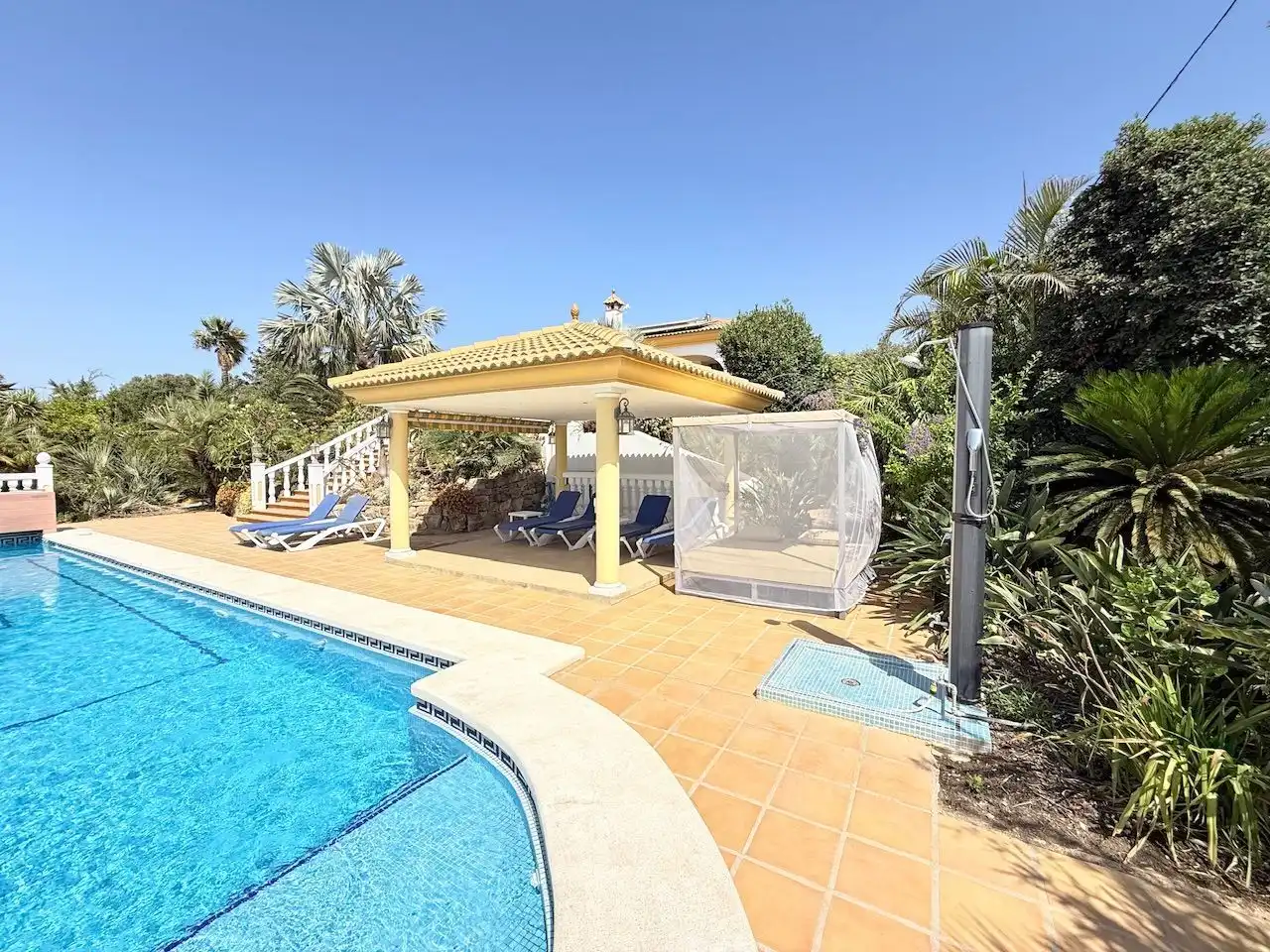 Piscina de Casa o chalet en venta en Vélez-Málaga con Aire acondicionado, Calefacción y Jardín privado