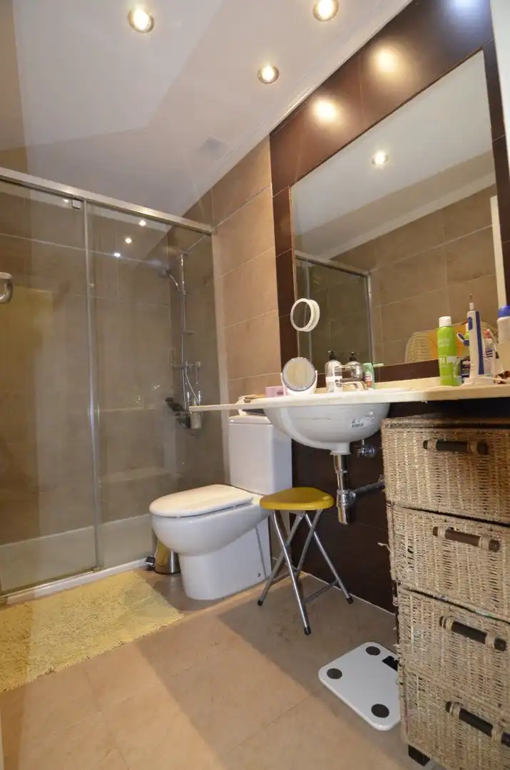Baño de Casa adosada en venta en Doñinos de Salamanca con Calefacción, Parquet y Terraza