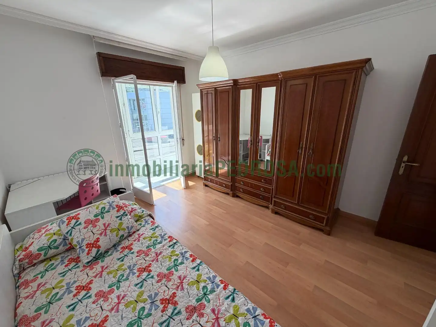 Habitación de Piso de alquiler en Pontevedra Capital  con Calefacción, Amueblado y Balcón