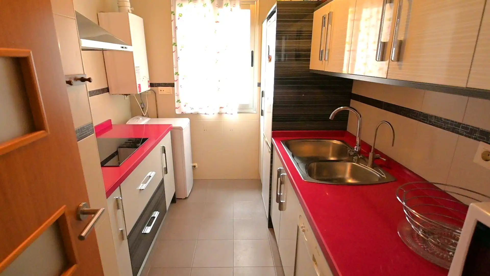Cuina de Pis en venda en Granada amb Aire condicionat, Moblat i Balcó