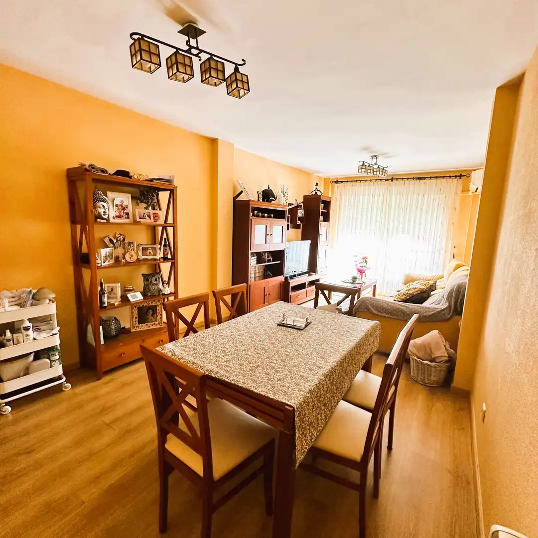 Sala d'estar de Pis en venda en Fuensalida amb Aire condicionat, Calefacció i Moblat