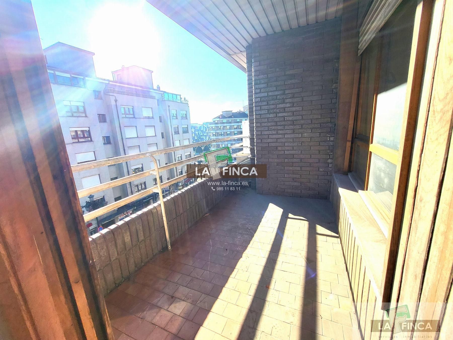 Terrassa de Pis en venda en Oviedo  amb Parquet i Terrassa