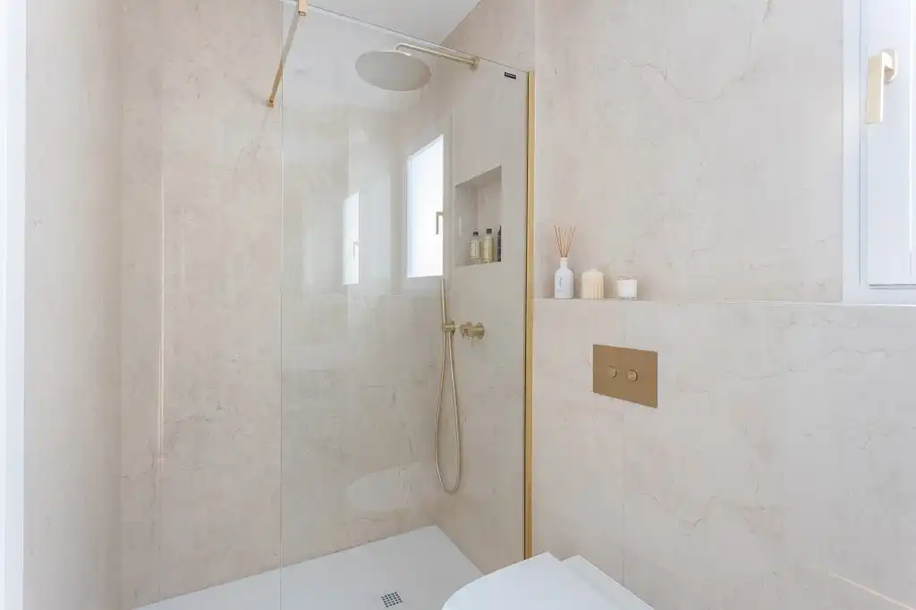 Bany de Apartament en venda en Barcelona amb Calefacció, Traster i Moblat