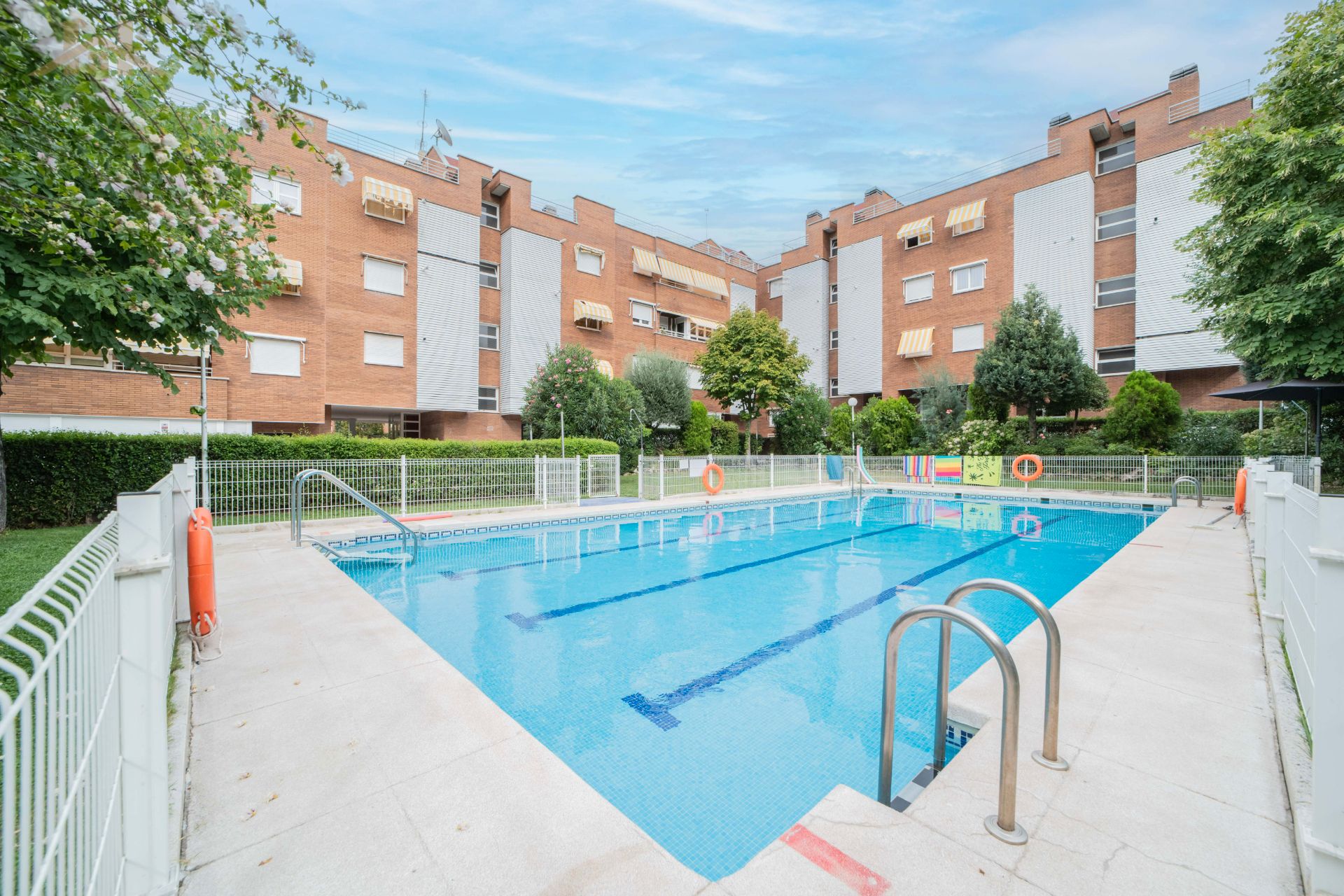 Swimming pool of Flat for sale in Alcorcón  with Air Conditioner, Heating and Terrace