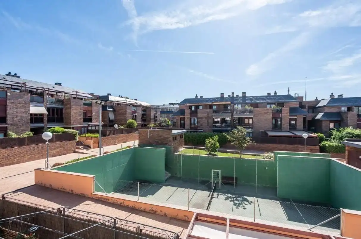 Terrassa de Pis en venda en Las Rozas de Madrid amb Aire condicionat, Calefacció i Jardí privat