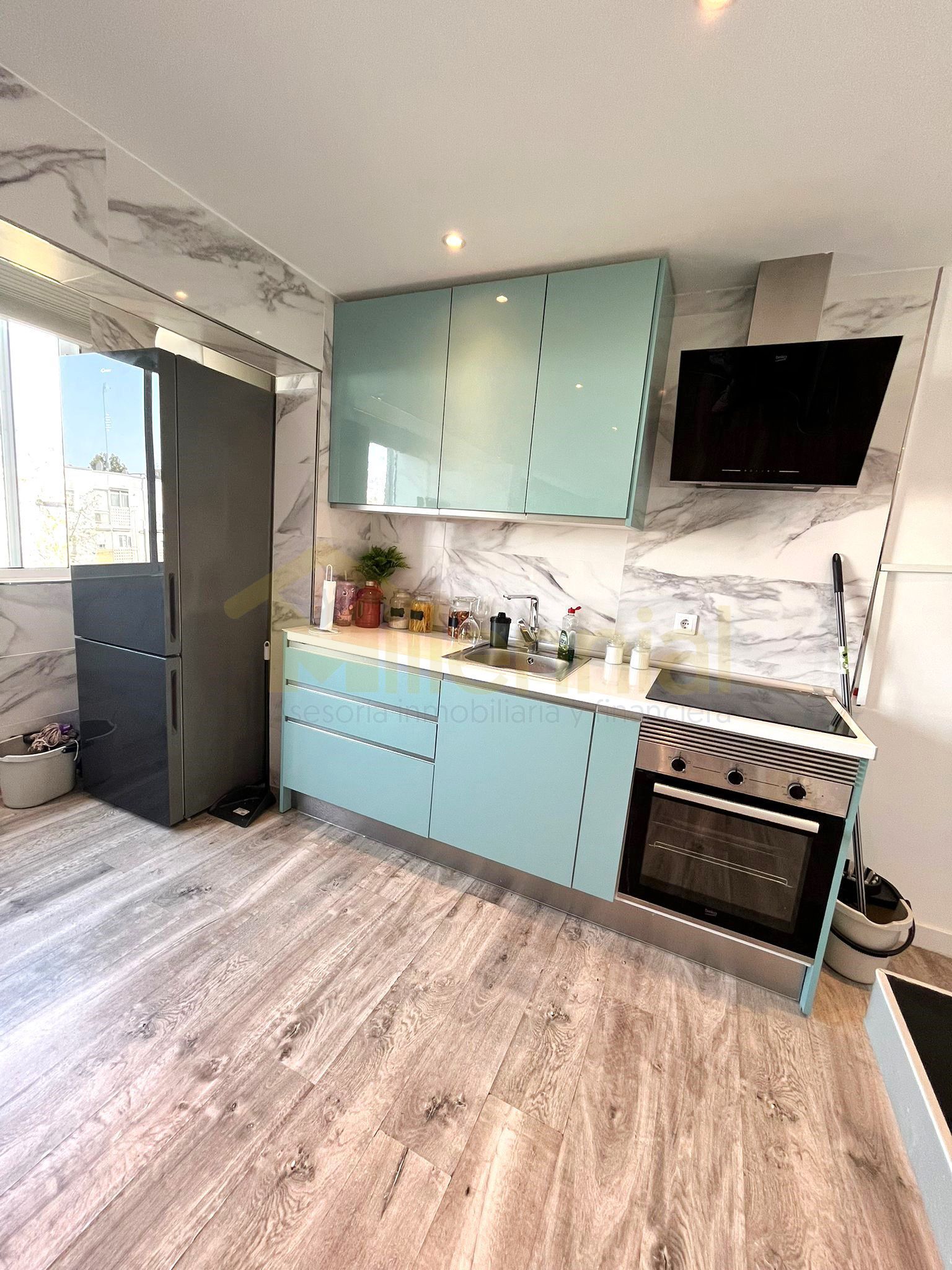 Kitchen of Flat for sale in  Sevilla Capital  with Air Conditioner