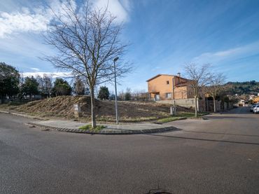 Terrenys i solars en venda a Carrer Miquel Martí i Pol
