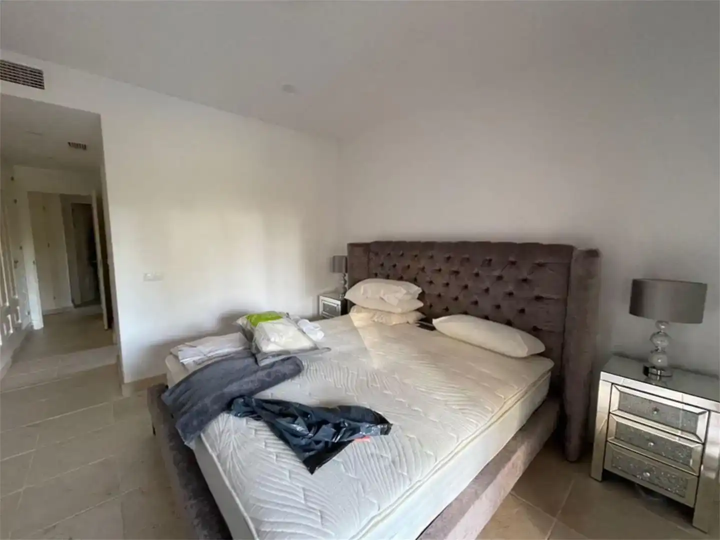 Schlafzimmer von Wohnung zur Miete in Estepona mit Klimaanlage und Schwimmbad