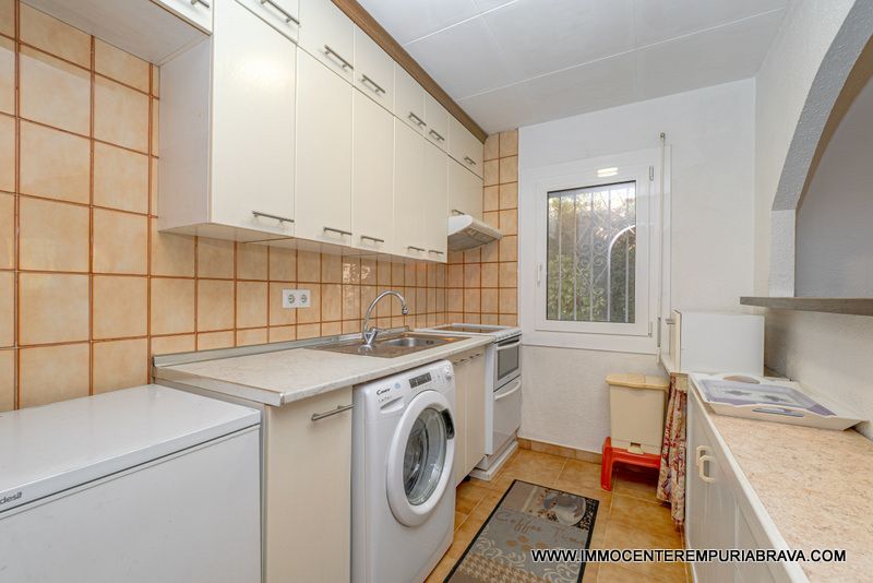 Cuina de Casa o xalet en venda en Empuriabrava amb Aire condicionat, Calefacció i Jardí privat