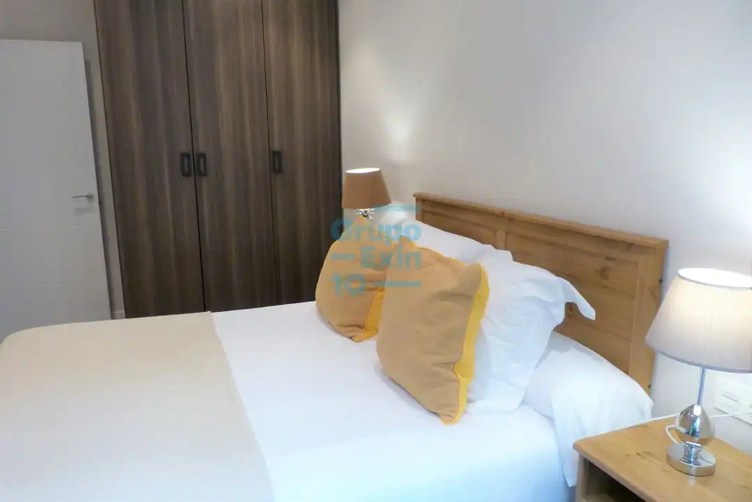 Schlafzimmer von Wohnung zur Miete in Donostia - San Sebastián  mit Balkon