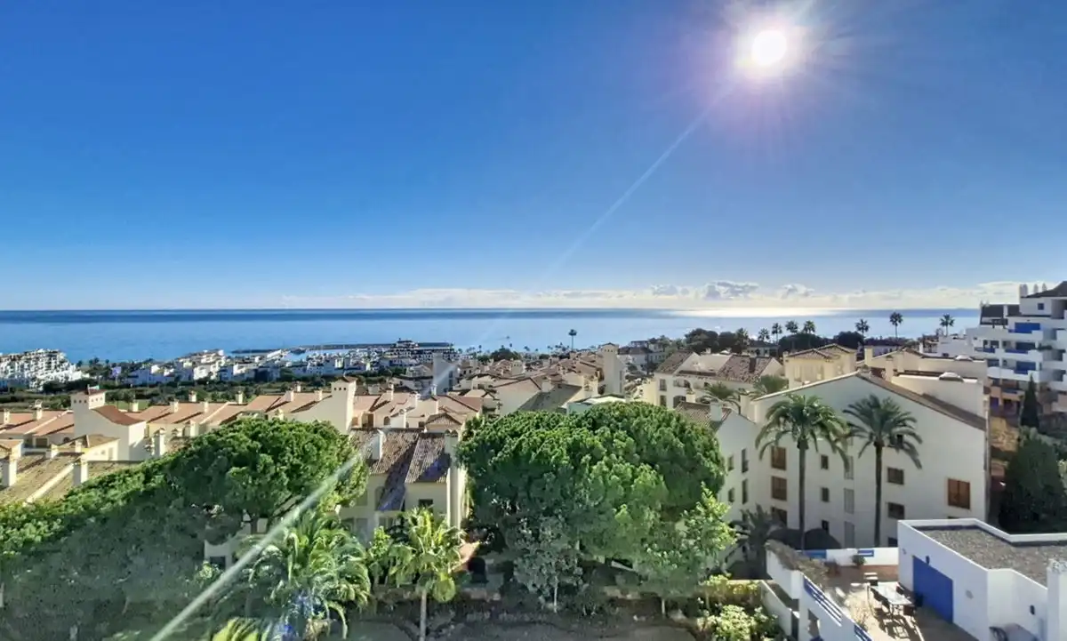 Außenansicht von Maisonette zum Verkauf in Manilva mit Klimaanlage, Terrasse und Gemeinschaftspool