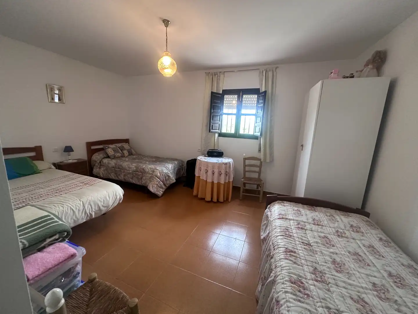 Dormitori de Finca rústica en venda en Alcaucín amb Jardí privat, Terrassa i Moblat