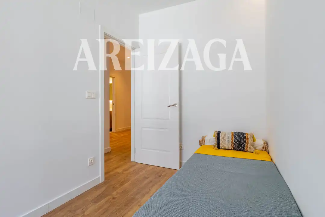 Bedroom of Flat for sale in Donostia - San Sebastián   with Heating, Terrace and Balcony