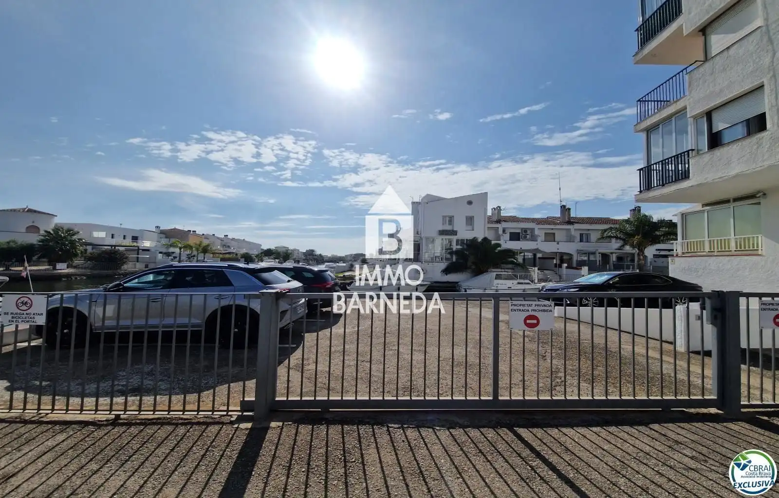 Vista exterior de Pis en venda en Empuriabrava amb Aire condicionat, Calefacció i Terrassa