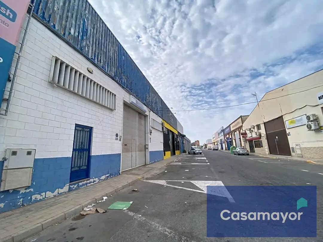 Außenansicht von Fabrikhallen zum Verkauf in Alicante / Alacant