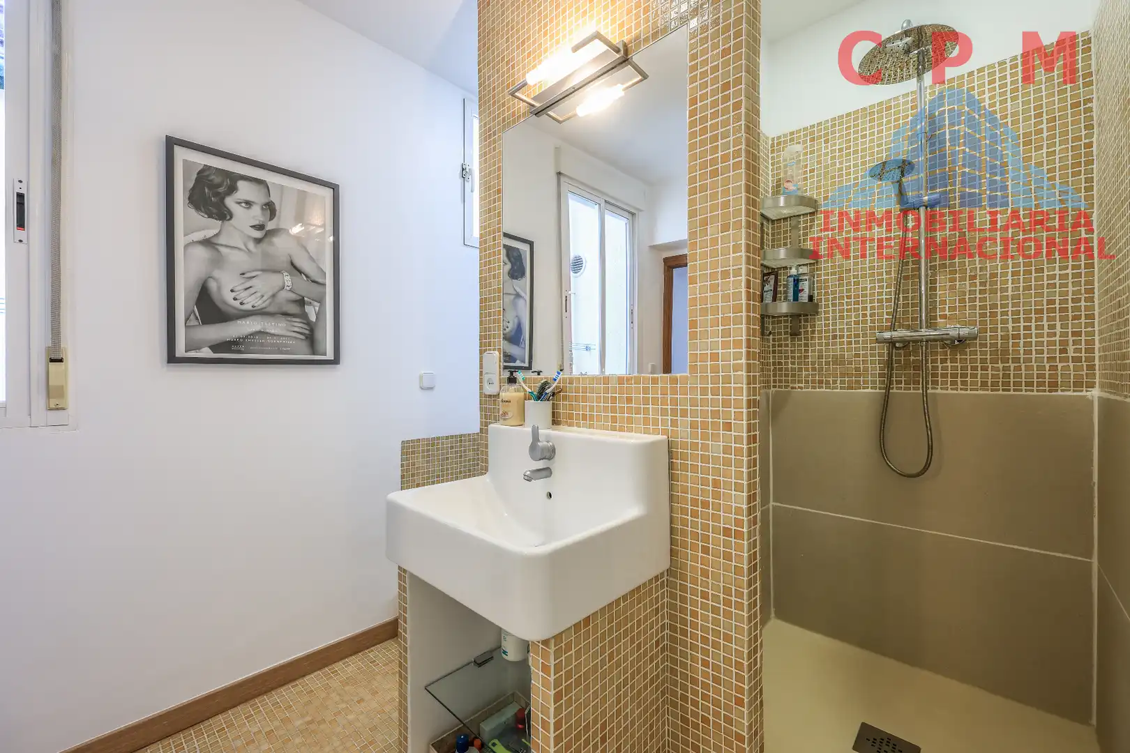 Bathroom of Flat for rent in Madrid  with Air Conditioner, Heating and Parquet flooring