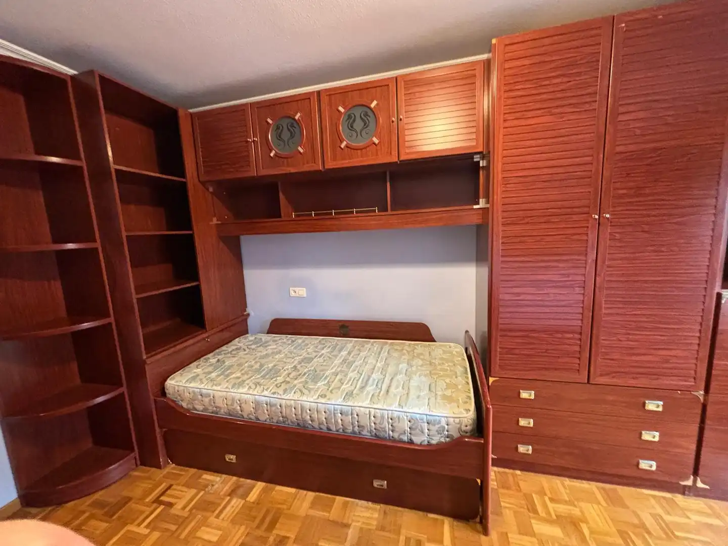 Habitación de Piso en venta en Gijón  con Calefacción, Parquet y Trastero